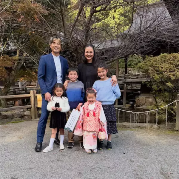 夫はラグビー選手、四児の母・37歳元モデルが「七五三の家族ショット」を公開