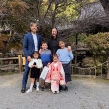 夫はラグビー選手、四児の母・37歳元モデルが「七五三の家族ショット」を公開