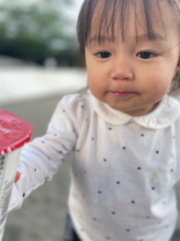 山本圭壱、1歳愛娘と公園で遊ぶ"イクメンぶり"に反響「パパと公園毎回楽しそうだなぁ」