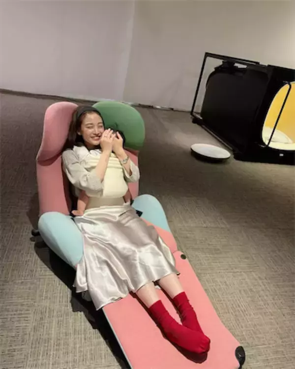 新井恵理那、0歳娘と「包まれるって気持ちいい〜」芸術の秋を堪能「エリナママの笑顔が一番」