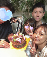 ものまねタレント・みかん、長女の7歳誕生日に"家族写真"を投稿「毎年写真を欠かさず撮ってます」