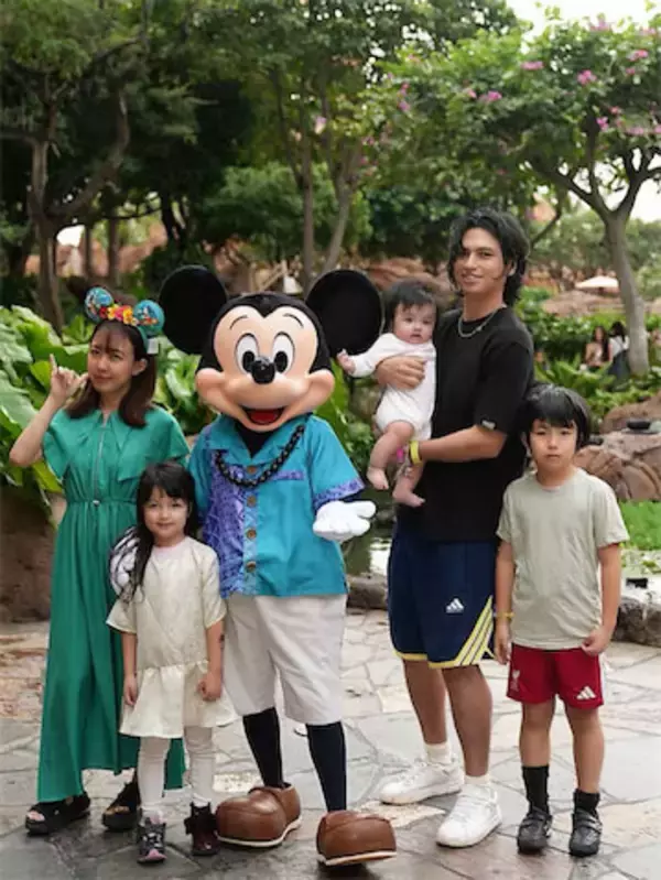 川崎希、ハワイで迎える新年　幸せあふれる家族ショットに反響