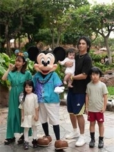 川崎希、ハワイで迎える新年　幸せあふれる家族ショットに反響