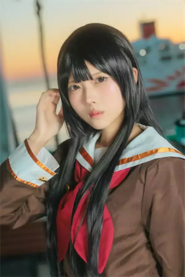 書道師範×美大生×祇園コンカフェ勤務“三刀流”レイヤーが高坂麗奈コスに挑戦