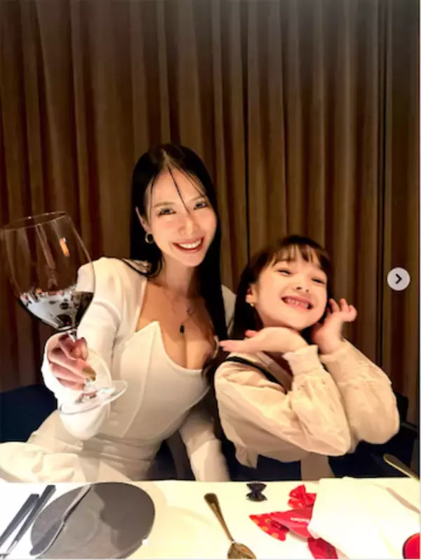 草刈正雄の長女・紅蘭、愛娘にお願いされ前髪イメチェン　親子で楽しむ豪華クリスマス