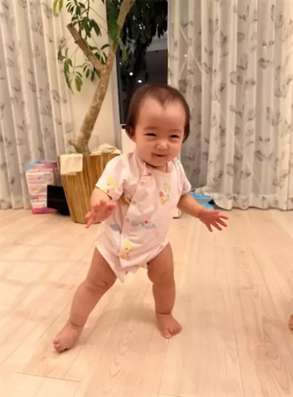 杉浦太陽、次女・夢空ちゃんの"ドヤ顔"ショット公開「歩ける歩数が少しずつ伸びてきました」