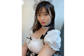 「見ているだけで疲れが吹き飛ぶ」星名美津紀、谷間際立つメイド服姿でファンを魅了