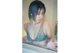「しっとり濡れ髪が色っぽい…伊織もえ、シャワールームでの美バストショットを公開」の画像1
