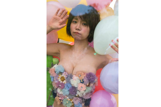 菜乃花の自然体な姿を捉えた、デビュー10周年記念写真展「かわいいじゃない。」が開催