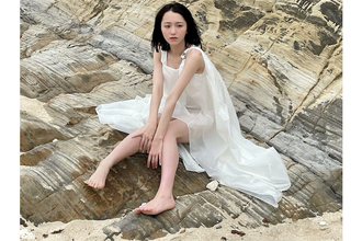 ＝LOVE 野口衣織、アーティスティックな雰囲気をまとう美肌ショットに「妖精に見えてきた」の声