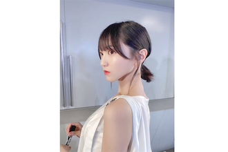 ＝LOVE 野口衣織、夏の輝き放つ白ワンピ×ポニテショットを公開「最強の組み合わせ」