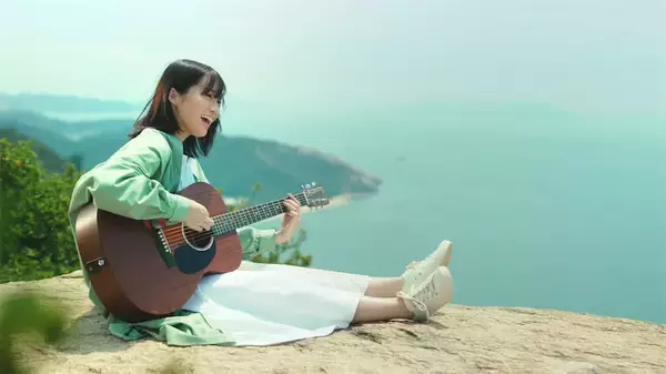 乃木坂46・掛橋沙耶香がギター弾き語りをCM初披露、地元岡山の絶景スポットで撮影