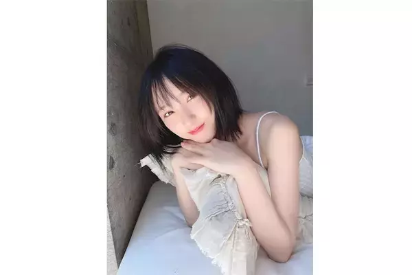 「まるで森に住んでる天使」＝LOVE 野口衣織、透明感あふれる爽やかオフショットを公開