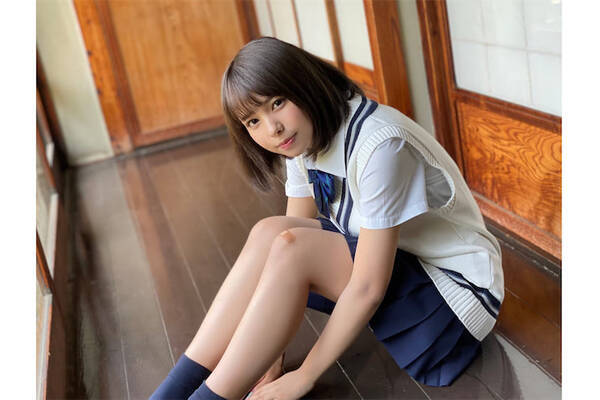 宮崎あみさ Jkよりjkしてる 夏のエモさ全開の制服 水着オフショットを公開 21年8月25日 エキサイトニュース