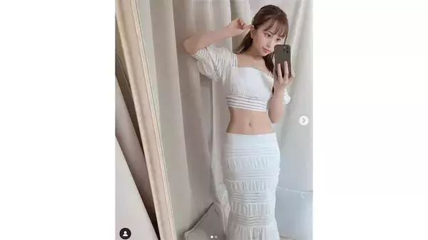 まるで人魚姫みたい？ 竹内星菜、"最強くびれ"で魅せるお腹出しショット公開