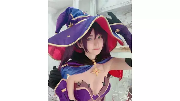 コスプレイヤー・立花はる、大きな帽子がキュートな『原神』モナのコスプレが「本物」すぎる