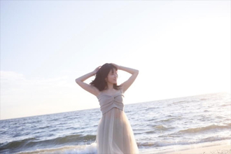 AKB48横山由依の卒業メモリアルブック発売が決定、秋元康氏との対談も収録予定