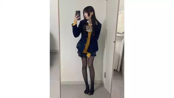 股下83センチのJK・藤川らるむ、美脚すぎる制服ショットが「二次元キャラみたいな可愛さ」