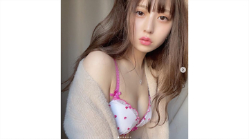 竹内星菜、透明美バストに目を奪われる寝起き風ランジェリーショット公開