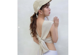 竹内星菜、ほっそりボディの水着バックショットに「背中からお尻のライン綺麗」の声