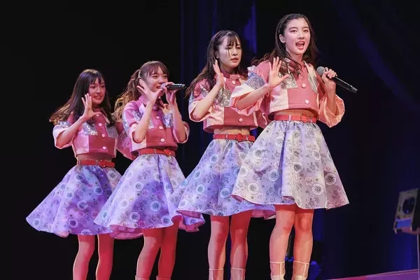 「ukka、新メンバーを加え6人体制で初のワンマンライブを開催【写真40点】」の画像