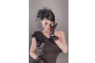 白田まい、色気あふれる『ティファニーで朝食を』オードリー風ショットを披露