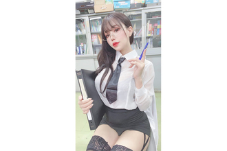 「先生の言うこと聞ける？」白田まい、教師風衣装からランジェリーへの妄想広がるショット公開