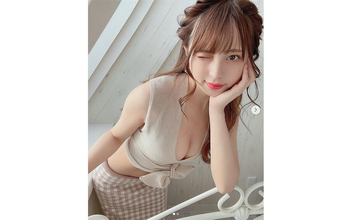 あざとさ天才級…竹内星菜、美谷間のぞかせたウィンクショットに「ハート打ち抜かれました」