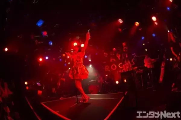 武藤彩未が80年代アイドルの名曲を歌い上げる！「A.Y.M. ROCKS ～MUTOな夜～」ライブレポート