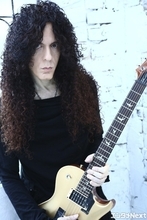 AKB48が切り開いたアイドルソングの鉄則「王道８ビートロック」 マーティ・フリードマン★鋼鉄推薦盤