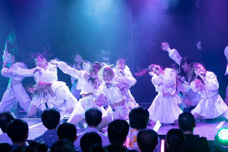 SKE48が最新シングル「FRUSTRATION」を劇場初披露、クールでセクシーなダンスで観客を圧倒