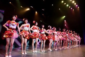 AKB48全国ツアー福岡公演詳報、アンコールの音頭はまさかの客席で観ていた大家志津香【写真10点】