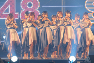 AKB48とSTU48が初の合同握手会を開催、STU48初の全国ツアーをサプライズ発表【ライブ写真21点】