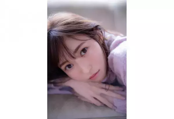 山口真帆が透き通る“素肌グラビア”で『スピリッツ』表紙に初登場、ロングインタビューも