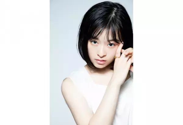 透明感ある歌声が話題に、森七菜・デビューシングル収録「返事はいらない」のMVが公開【動画】