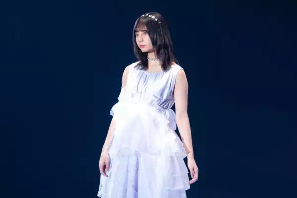 小坂菜緒は可愛く投げキッス、日向坂46がTGCに登場【写真51点】