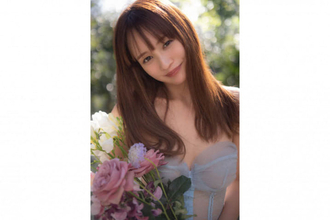 “20代のなりたい顔No.1モデル”わたなべ麻衣、自身初のデジタル写真集を発売