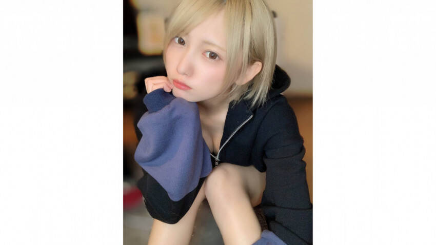篠崎こころ 美バスト際立つパーカー姿にファン悶絶 秋も悪くないなって思いました 年9月23日 エキサイトニュース