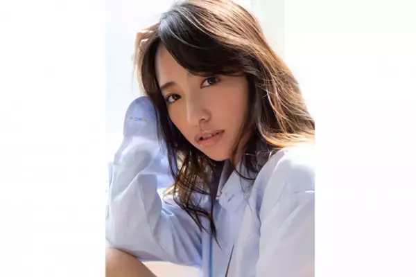 高梨瑞樹、爽やか水浴びショットに「何かのCMの1カットみたい」と絶賛の声