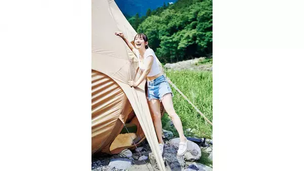 「女優の吉岡里帆が「週プレ」表紙に登場、ショートパンツからスラリと伸びるヘルシー美脚を披露」の画像