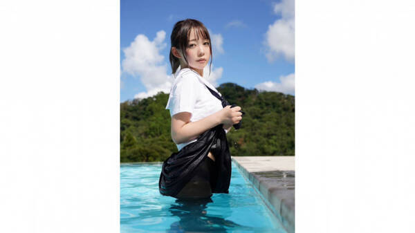 双子コスプレイヤー 穂南しずく 濡れたタイツから色気溢れるフェチ制服グラビア披露 年10月4日 エキサイトニュース