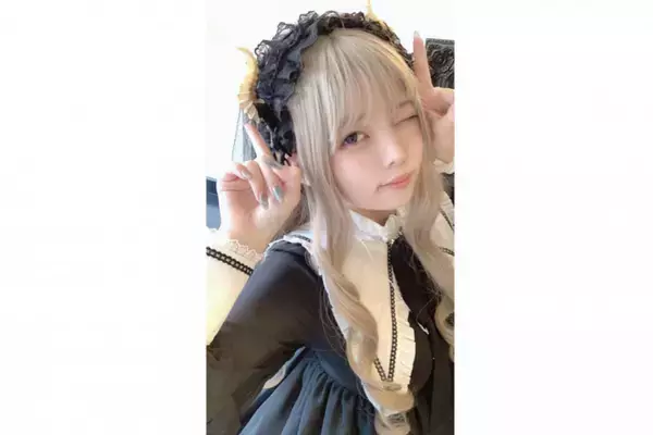 やなぎばころん、パールが連なるセクシーランジェリーの“チラ見せ”ショットにファン驚愕