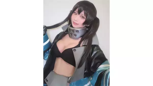 人気コスプレイヤー・五木あきら、美バスト際立つ『炎炎ノ消防隊』環 古達コスプレが話題「超絶クオリティで凄い」