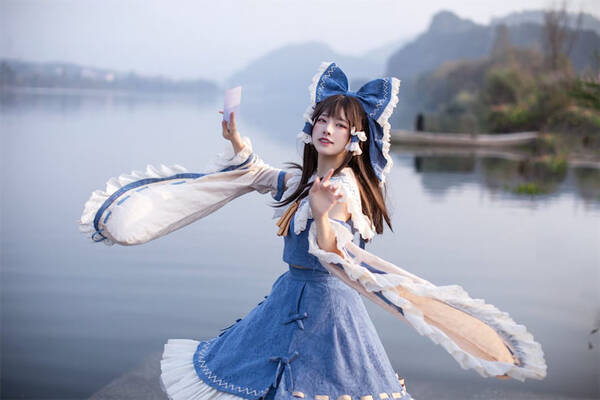 中国人コスプレイヤー 千葉チュチュ 幻想的な世界観が美しい 東方project 霊夢コスプレを披露 年11月30日 エキサイトニュース
