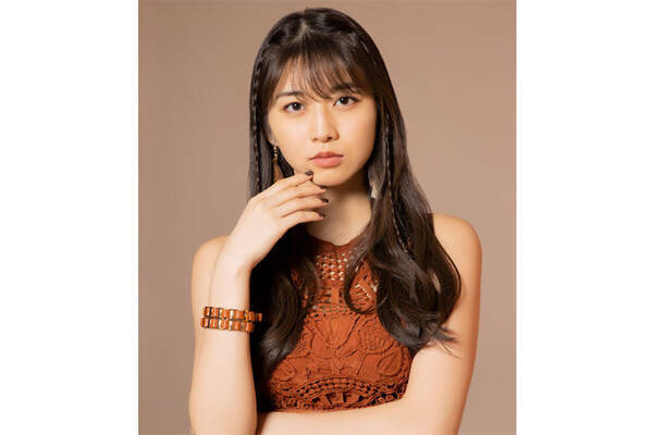 モー娘 牧野真莉愛 Bis 最新号で黒ワンピース 赤リップの大人色っぽい姿を披露 年12月11日 エキサイトニュース