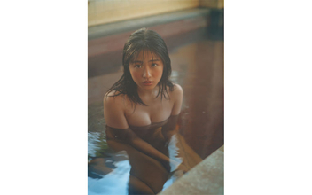 “浪速のピーチ姫”石田桃香が『週プレ』登場、冬の温泉でしっぽり濡れ髪と美バスト披露