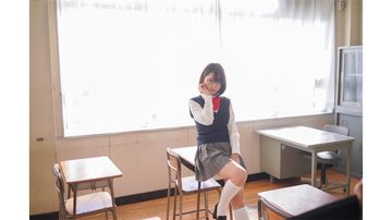 伊織もえ、『2.5次元の誘惑』天乃リリサの制服＆ランジェリーコスプレショット披露