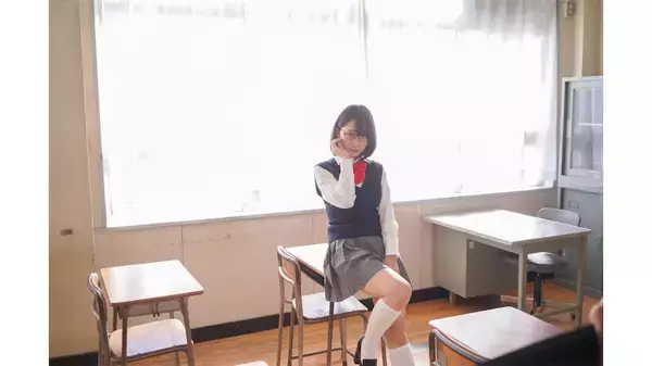 伊織もえ、『2.5次元の誘惑』天乃リリサの制服＆ランジェリーコスプレショット披露