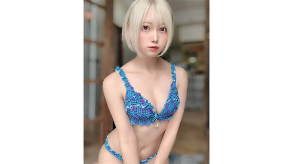 篠崎こころ 極上美肌 バストの青チェック水着姿にファン悶絶 目の保養 美術品 21年1月14日 エキサイトニュース
