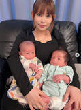 「中川翔子、双子ベビーの“ファッションショー”に反響「可愛すぎてたまらんです」」の画像1